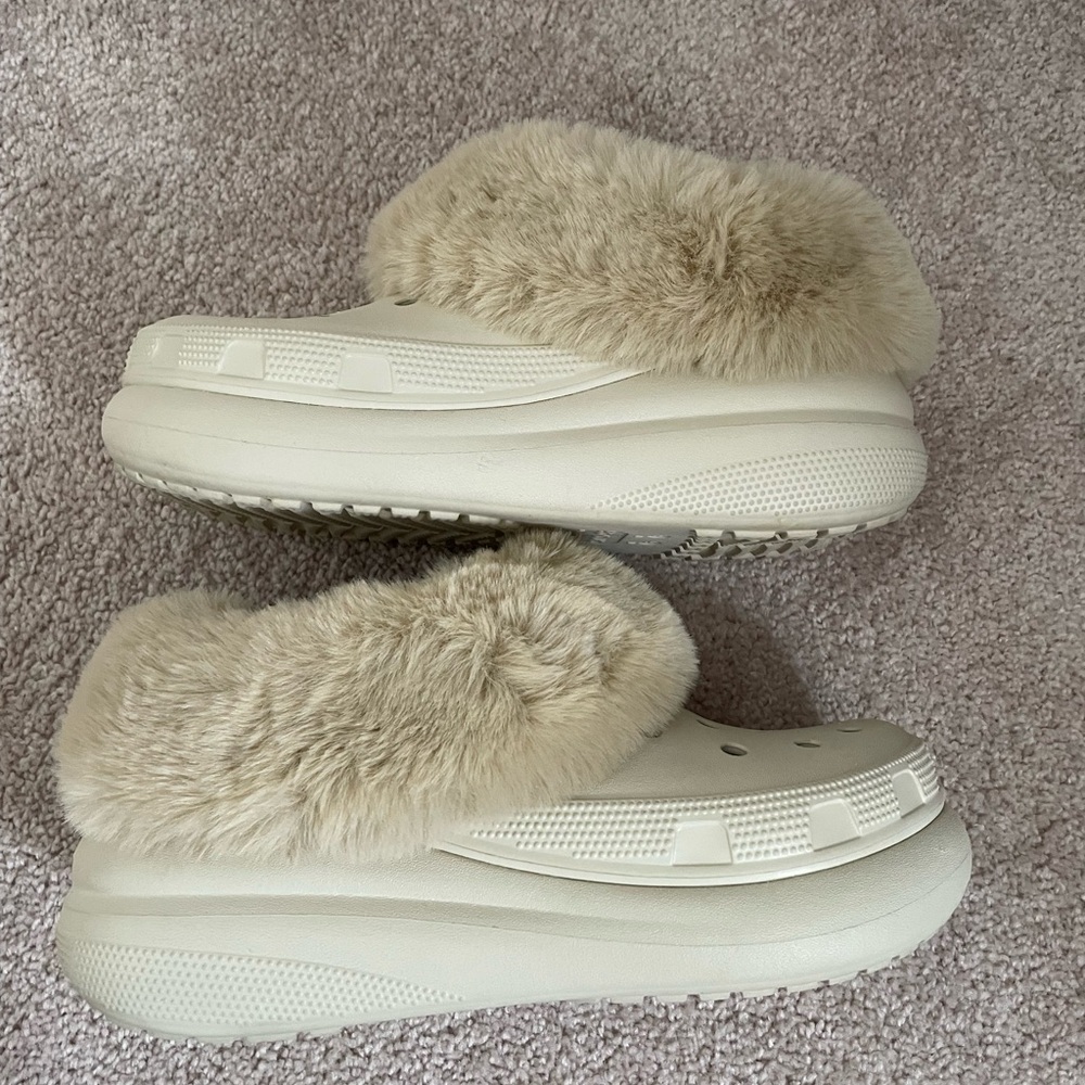 CROCS Furever Crush Clog in Bone